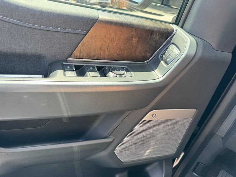 Ford F-150 Vehicle Full-screen Gallery Image 25