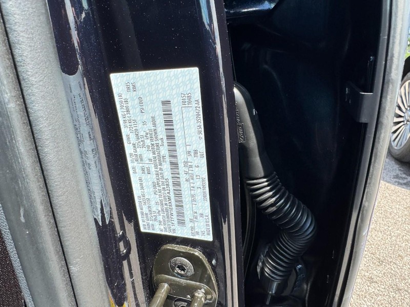 Ford F-150 Vehicle Full-screen Gallery Image 28