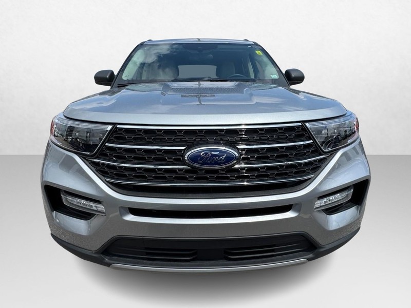 Ford Explorer Vehicle Full-screen Gallery Image 02