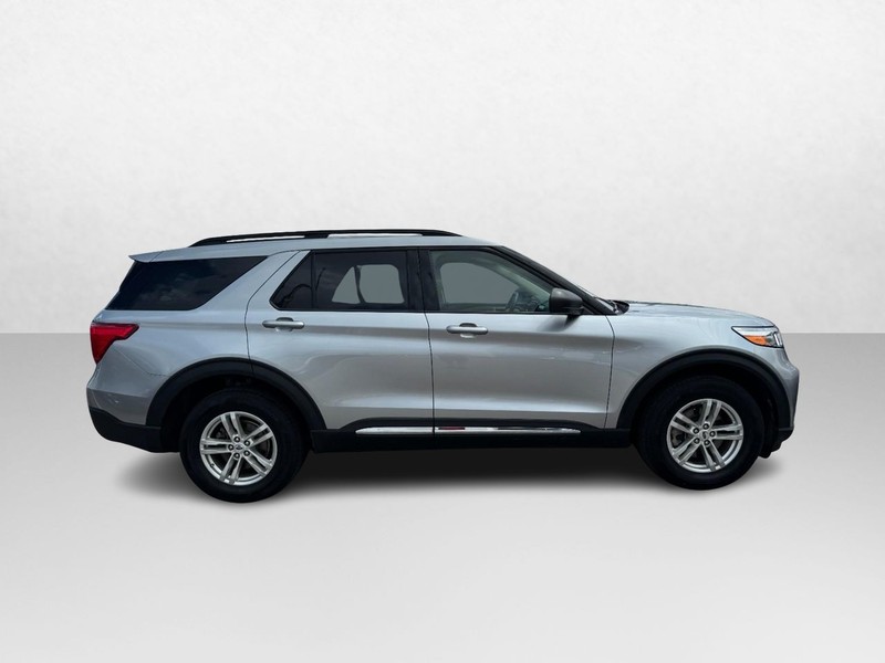 Ford Explorer Vehicle Full-screen Gallery Image 04