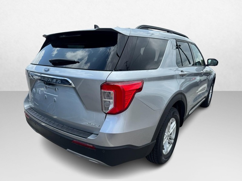 Ford Explorer Vehicle Full-screen Gallery Image 05