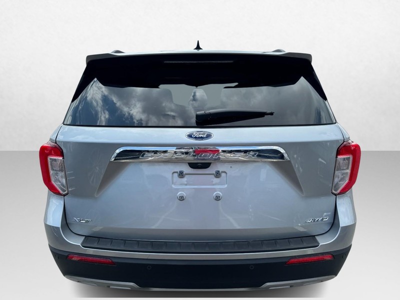 Ford Explorer Vehicle Full-screen Gallery Image 06