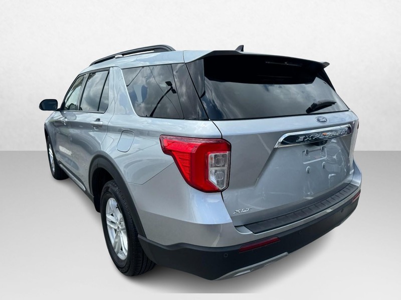 Ford Explorer Vehicle Full-screen Gallery Image 07