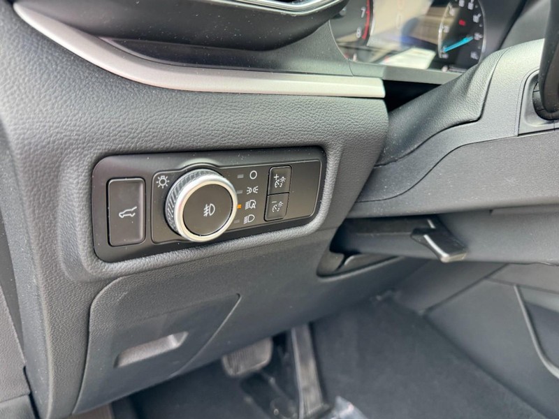Ford Explorer Vehicle Full-screen Gallery Image 14