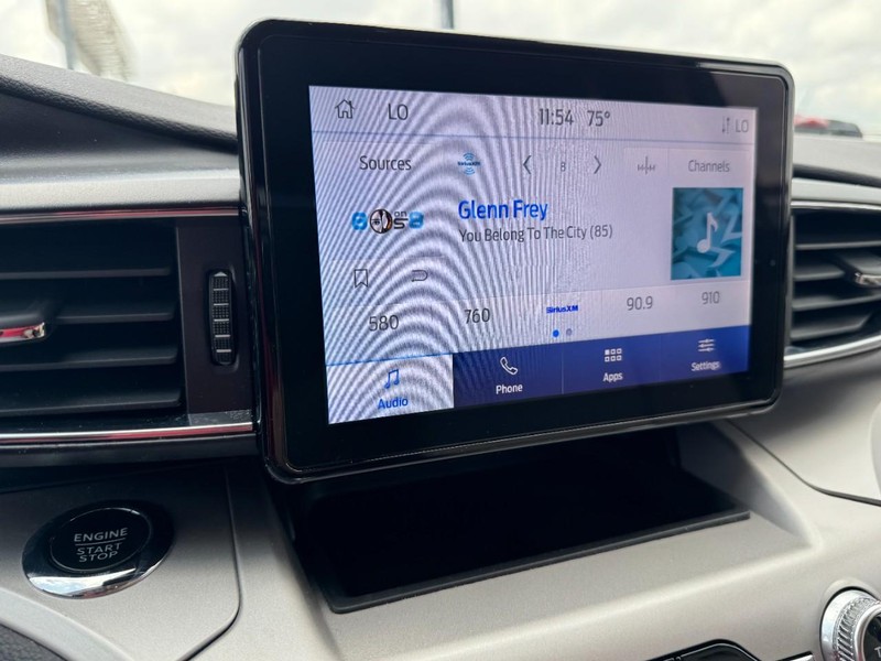 Ford Explorer Vehicle Full-screen Gallery Image 16