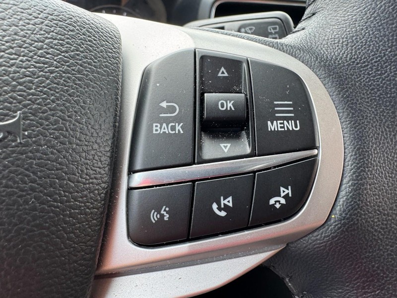 Ford Explorer Vehicle Full-screen Gallery Image 19