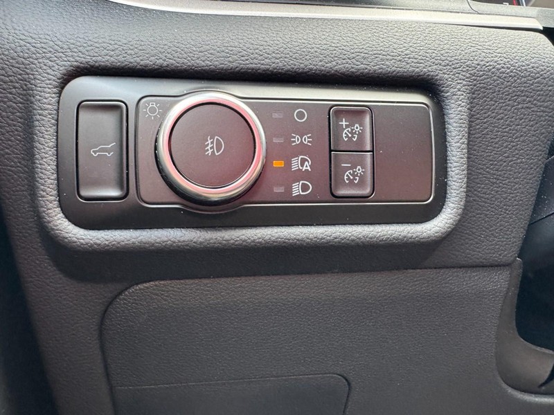 Ford Explorer Vehicle Full-screen Gallery Image 22