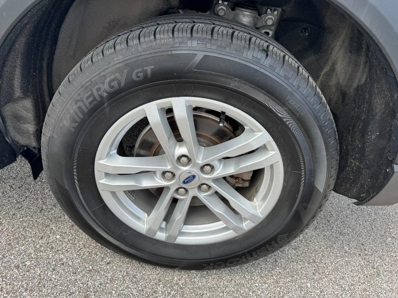 Ford Explorer Vehicle Full-screen Gallery Image 27
