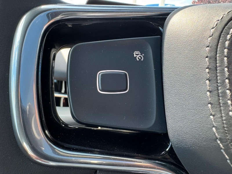 Lincoln Navigator L Vehicle Full-screen Gallery Image 13