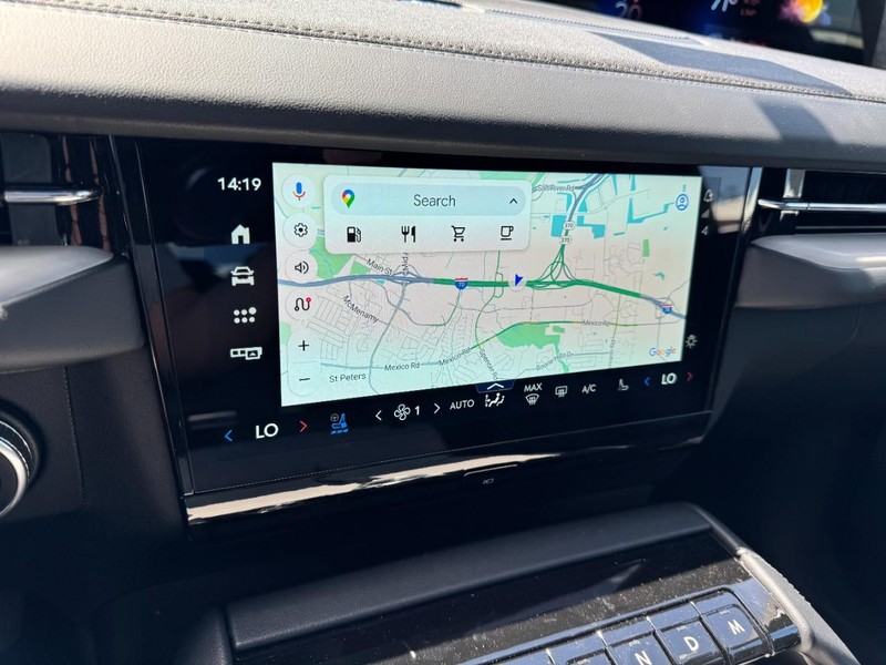 Lincoln Navigator L Vehicle Full-screen Gallery Image 18