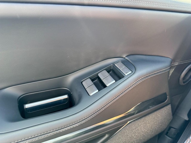 Lincoln Navigator L Vehicle Full-screen Gallery Image 20