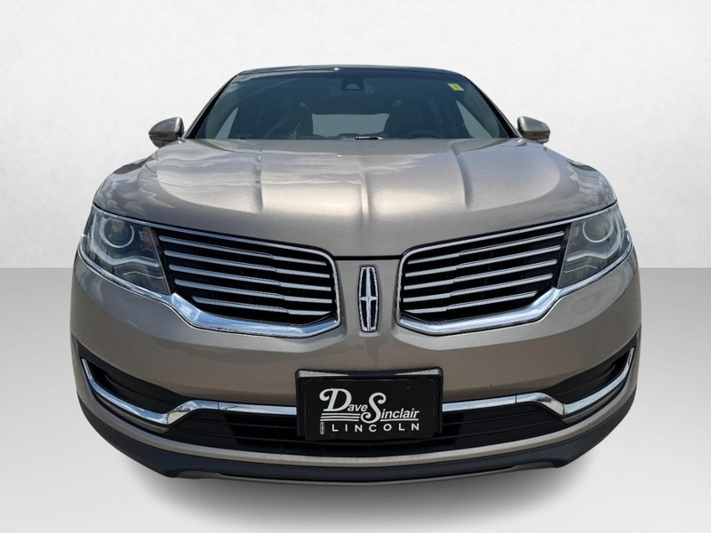 Lincoln MKX Vehicle Full-screen Gallery Image 02