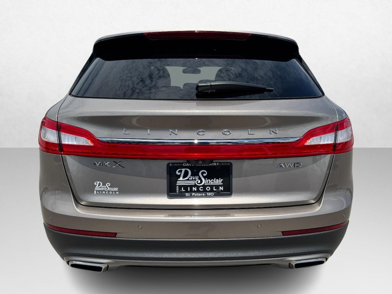 Lincoln MKX Vehicle Full-screen Gallery Image 06
