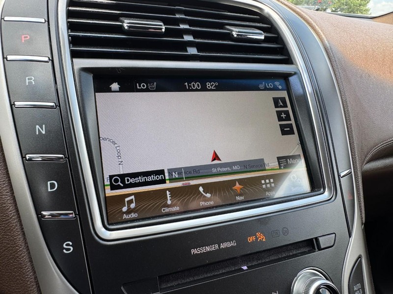Lincoln MKX Vehicle Full-screen Gallery Image 23