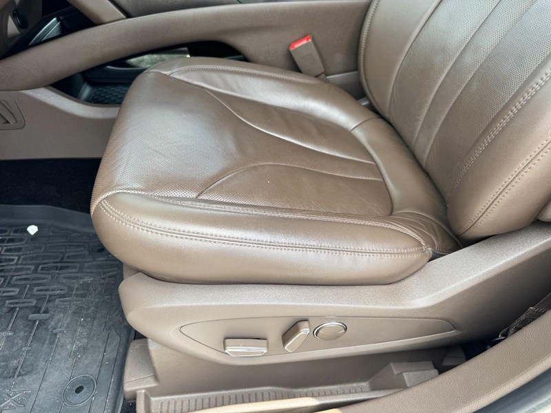 Lincoln MKX Vehicle Full-screen Gallery Image 26
