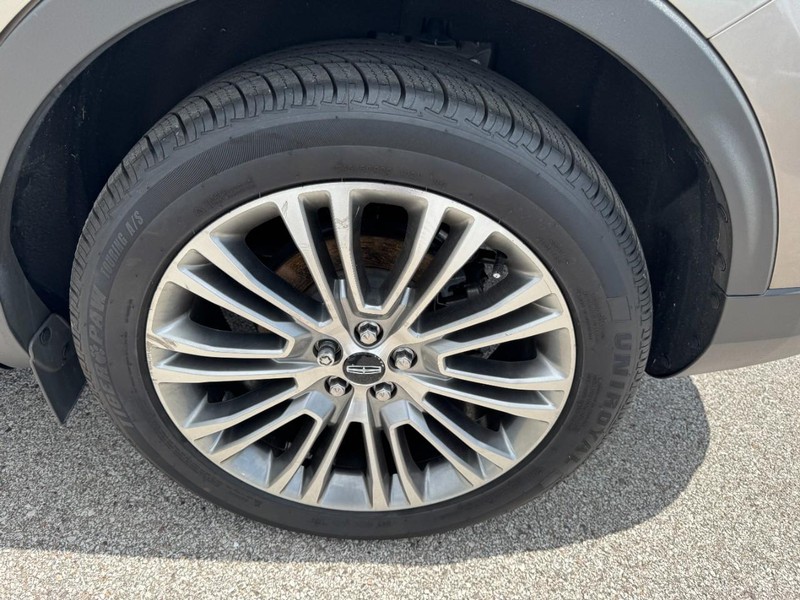 Lincoln MKX Vehicle Full-screen Gallery Image 27