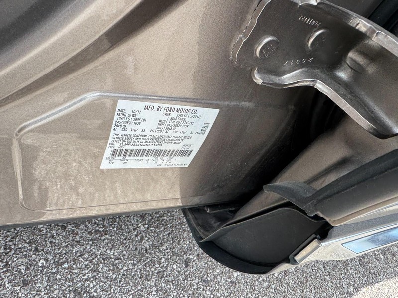 Lincoln MKX Vehicle Full-screen Gallery Image 28