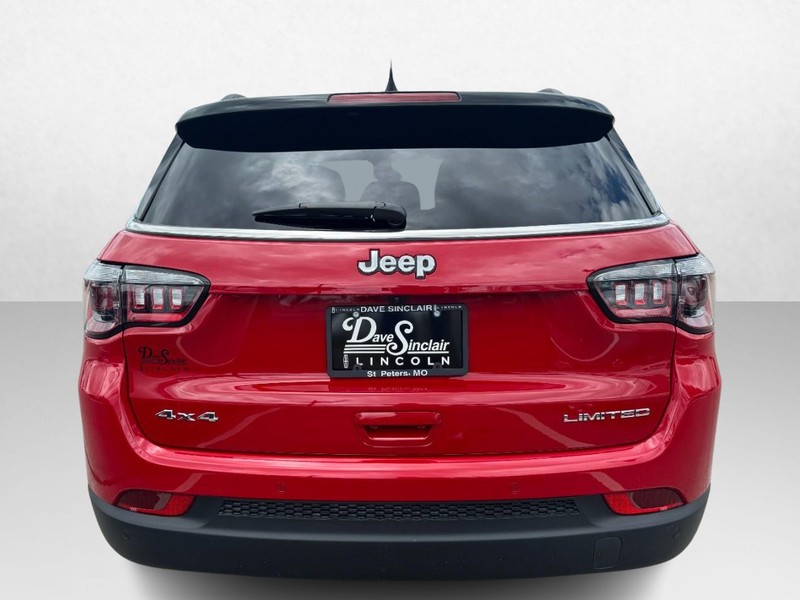 Jeep Compass Vehicle Full-screen Gallery Image 06
