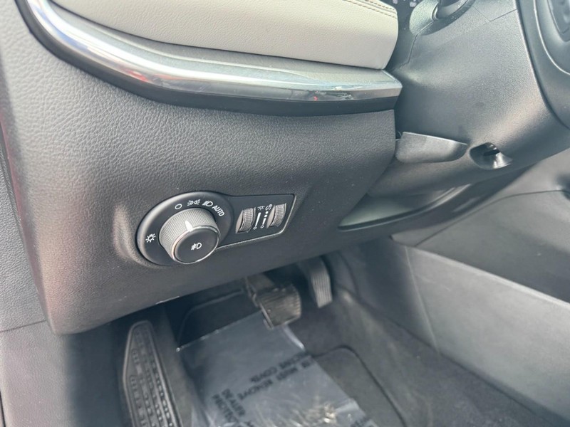 Jeep Compass Vehicle Full-screen Gallery Image 14
