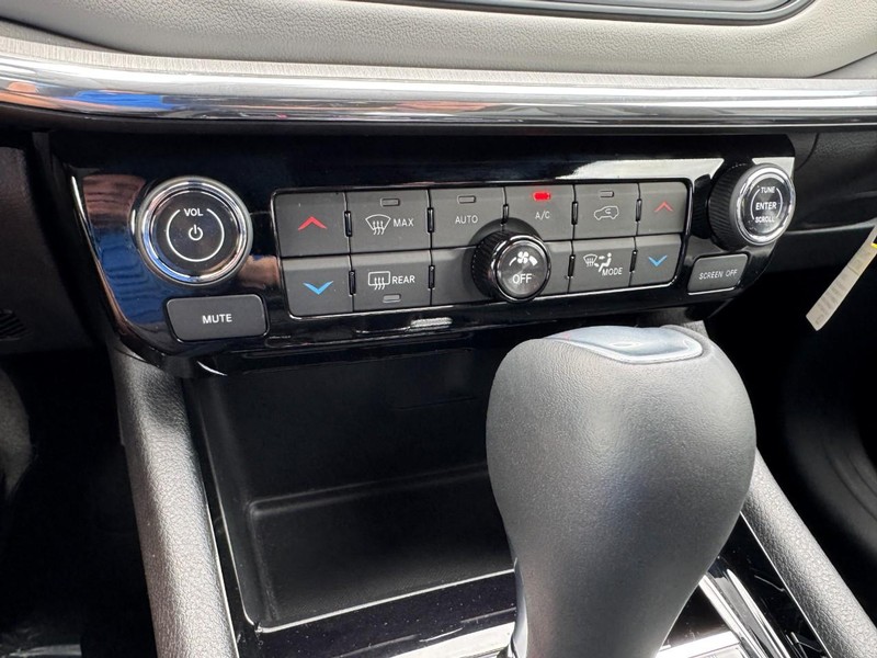 Jeep Compass Vehicle Full-screen Gallery Image 17