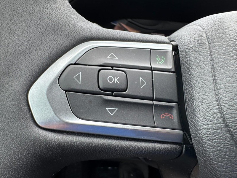 Jeep Compass Vehicle Full-screen Gallery Image 18