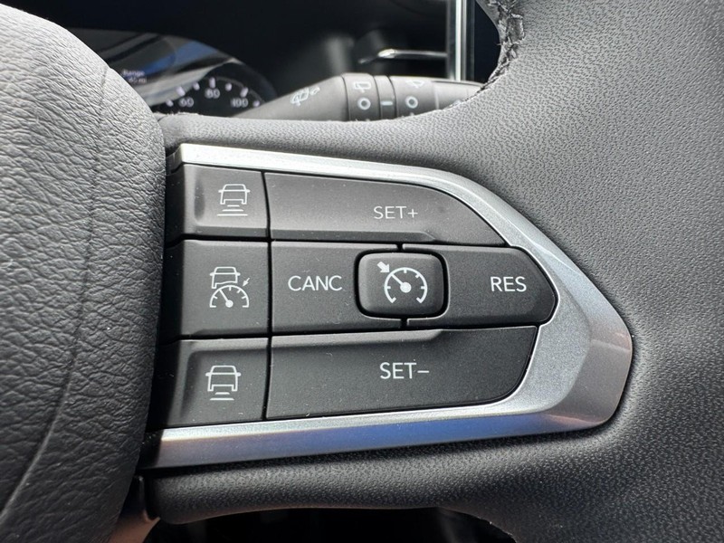 Jeep Compass Vehicle Full-screen Gallery Image 19