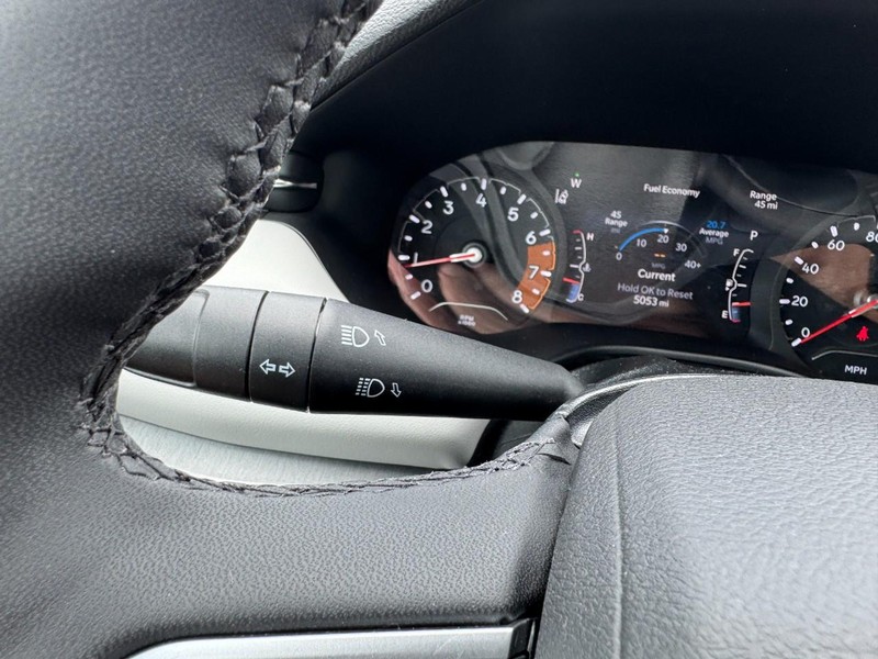 Jeep Compass Vehicle Full-screen Gallery Image 20