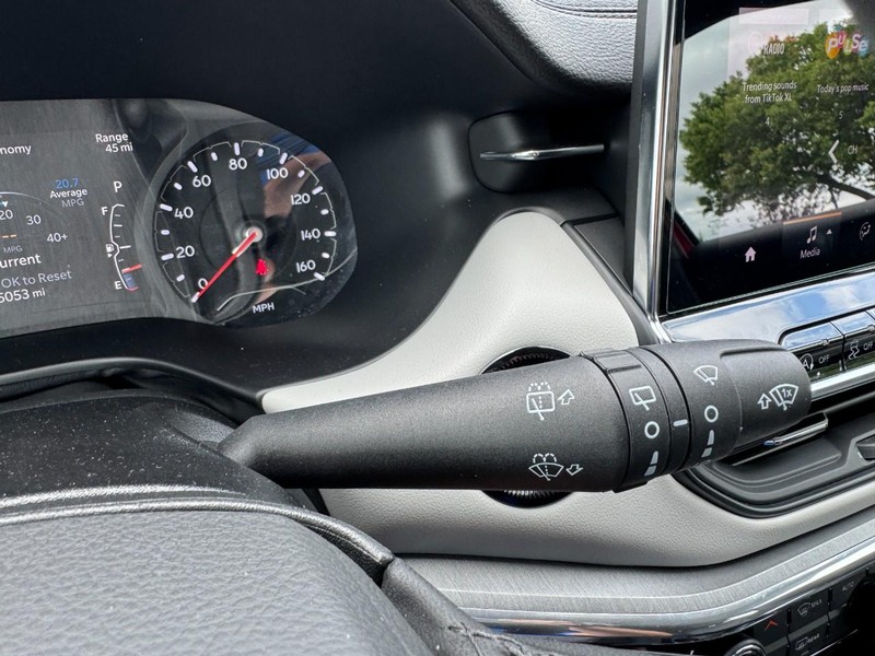 Jeep Compass Vehicle Full-screen Gallery Image 21