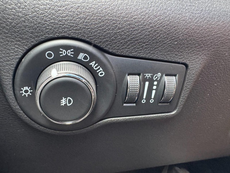 Jeep Compass Vehicle Full-screen Gallery Image 22