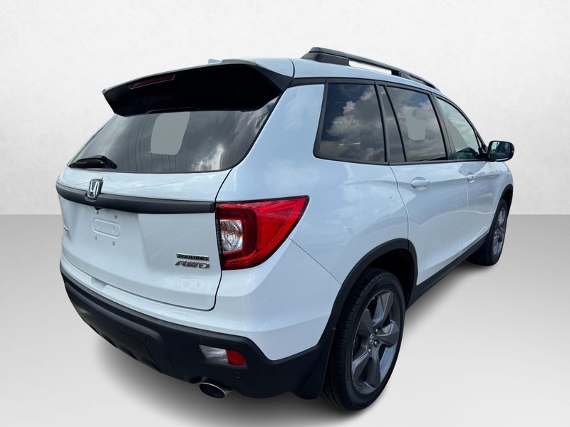 Honda Passport Vehicle Full-screen Gallery Image 05
