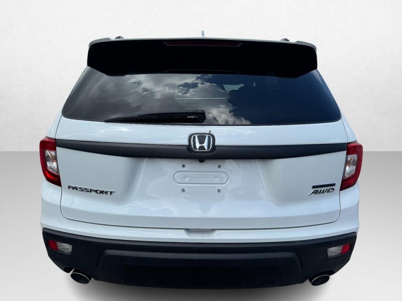 Honda Passport Vehicle Full-screen Gallery Image 06