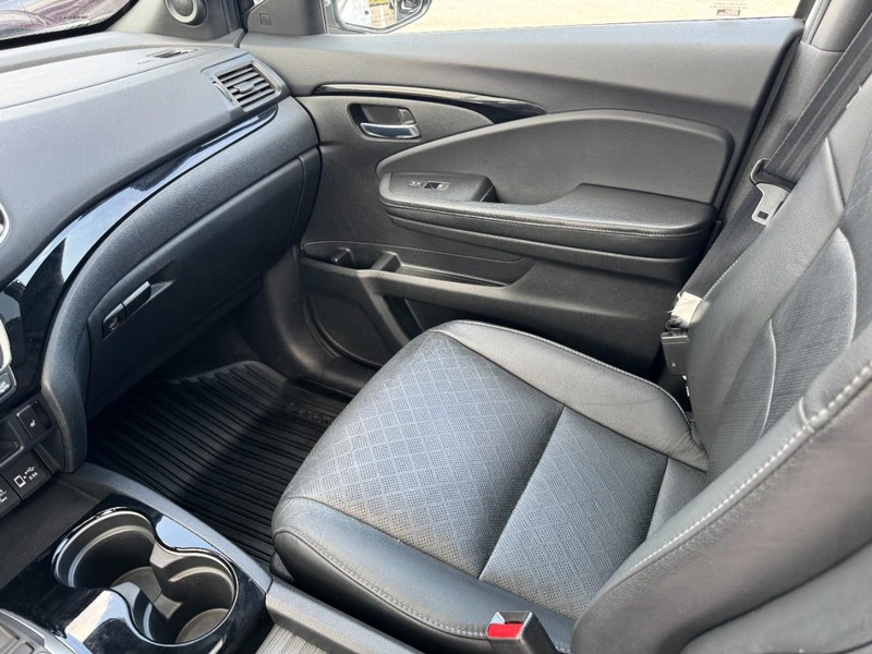 Honda Passport Vehicle Full-screen Gallery Image 11