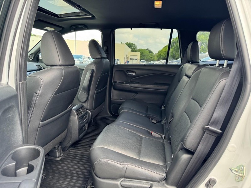 Honda Passport Vehicle Full-screen Gallery Image 12