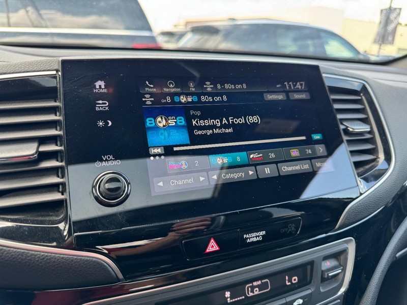 Honda Passport Vehicle Full-screen Gallery Image 16
