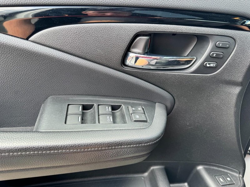 Honda Passport Vehicle Full-screen Gallery Image 25