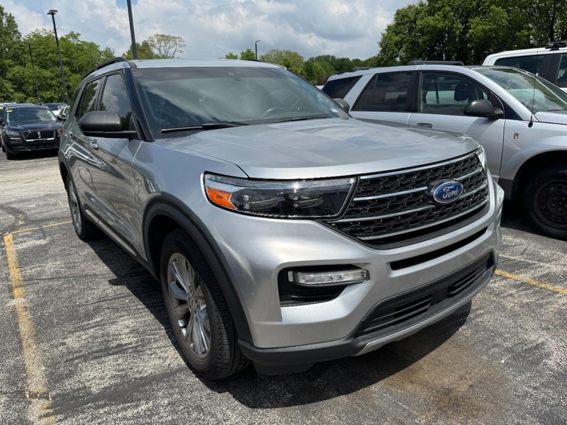 Ford Explorer Vehicle Full-screen Gallery Image 03