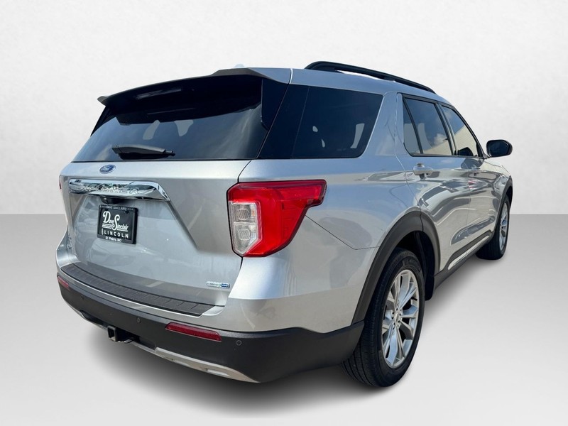 Ford Explorer Vehicle Full-screen Gallery Image 05