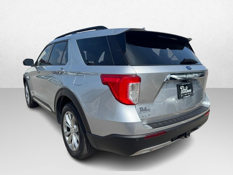 Ford Explorer Vehicle Full-screen Gallery Image 07