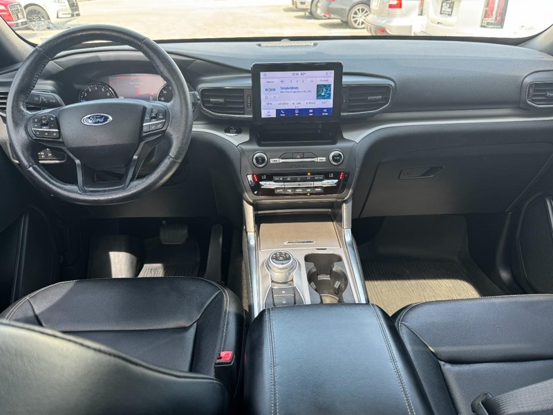 Ford Explorer Vehicle Full-screen Gallery Image 09