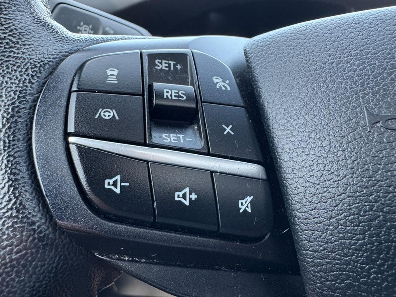 Ford Explorer Vehicle Full-screen Gallery Image 18