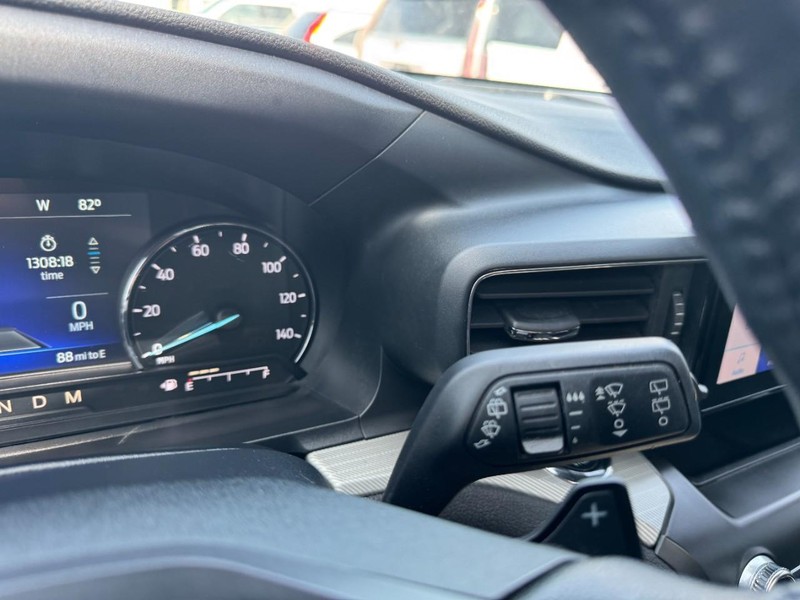 Ford Explorer Vehicle Full-screen Gallery Image 21