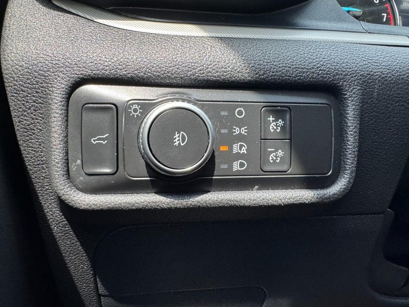 Ford Explorer Vehicle Full-screen Gallery Image 22