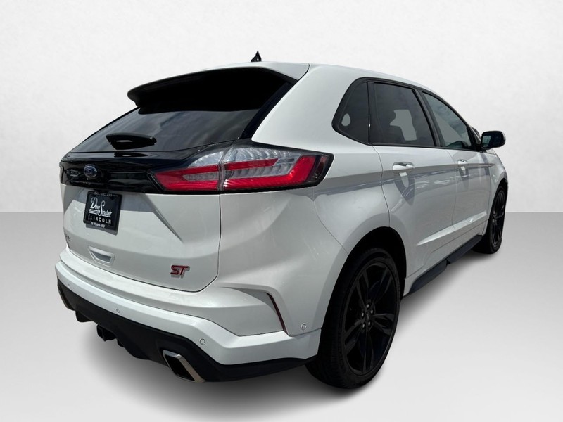 Ford Edge Vehicle Full-screen Gallery Image 05