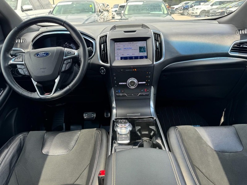 Ford Edge Vehicle Full-screen Gallery Image 09