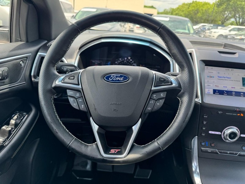 Ford Edge Vehicle Full-screen Gallery Image 10
