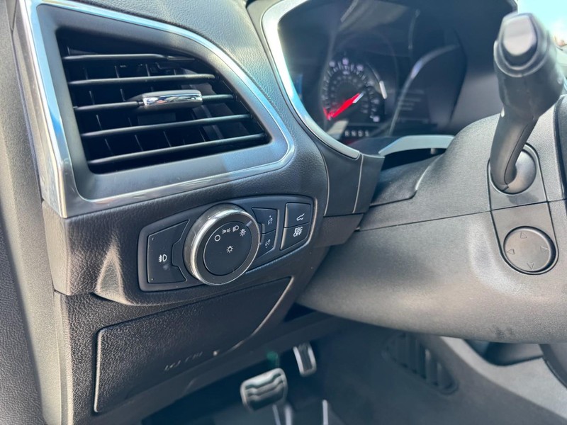 Ford Edge Vehicle Full-screen Gallery Image 14