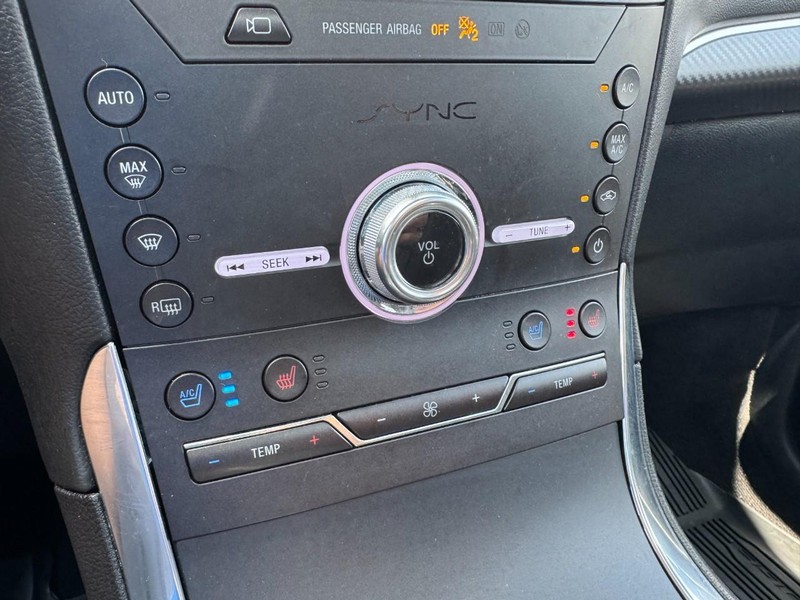 Ford Edge Vehicle Full-screen Gallery Image 17