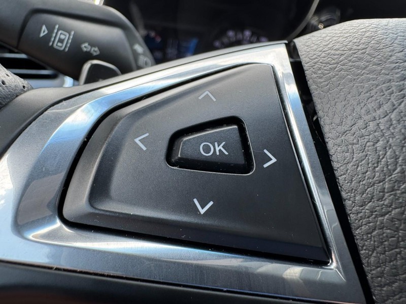 Ford Edge Vehicle Full-screen Gallery Image 18