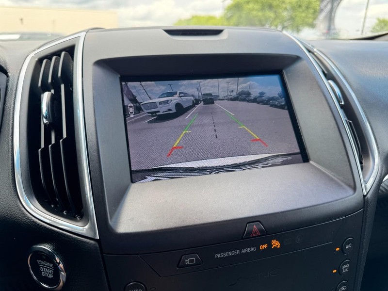 Ford Edge Vehicle Full-screen Gallery Image 21