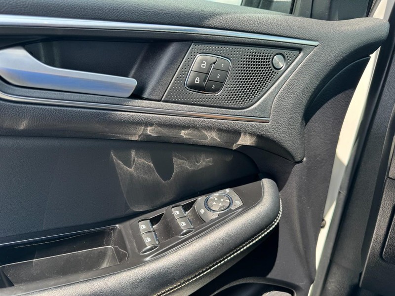 Ford Edge Vehicle Full-screen Gallery Image 22